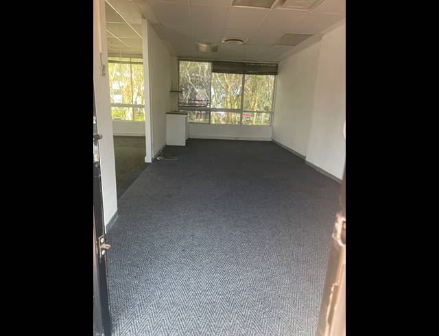 31M² OFFICE TO LET IN LA LUCIA